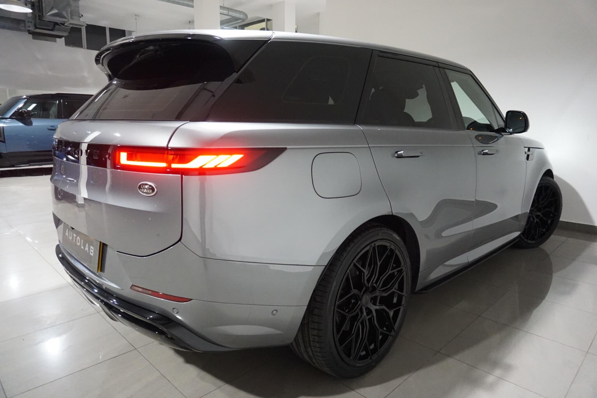 Land Rover Range Rover Sport 3.0 D300 MHEV Dynamic SE SUV 5dr Diesel Auto 4WD Euro 6 (s/s) (300 ps)